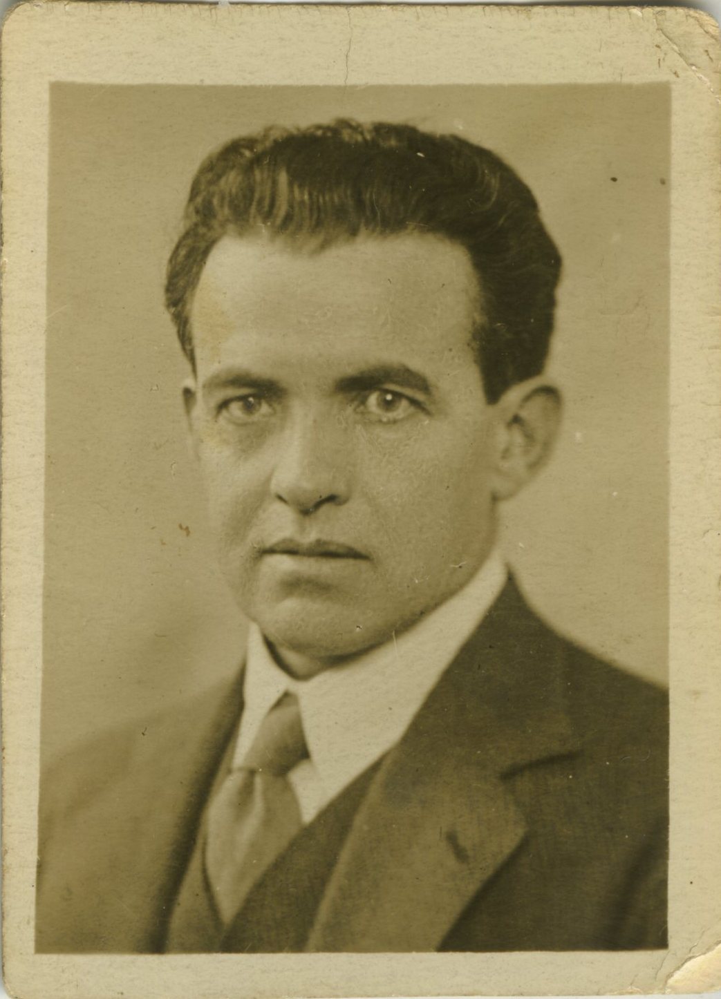 La historia de Nicolás, un maestro en el exilio. 